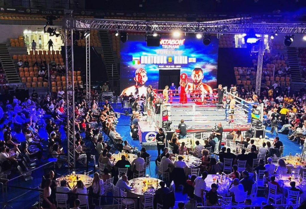  ISKA world championship in the category up to 95 kg. Italian kickboxer Mattia Faraoni, the reigning champion of the category, defends the title he has held for two years against Dănuț Hurduc, the Romanian champion known as “The Happy Killer”