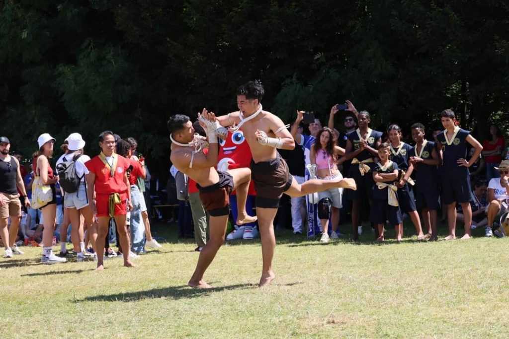 “I would like to tell the young people who are training Muay Thai to train in real Muay Thai. In the near future, they may be representatives of the Thai national team competing in the Olympic Games. I want everyone to cheer them on. If there is no age limit in the Olympic Games, I am definitely ready to compete, or to show the Wai Khru, or to show the art of various dance moves. “I also want to join the Olympics once,” said Buakaw.